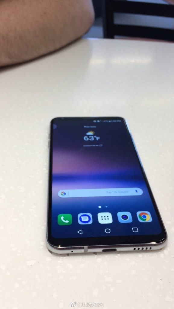 LG V30 looks dashing in this new leaked picture.
